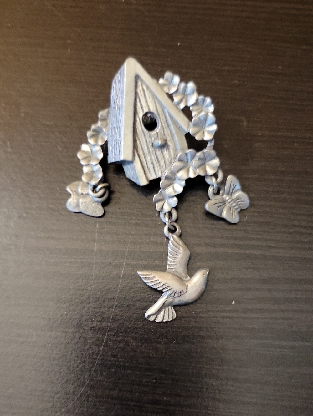 Assorted Decorative Brooch and Pin Lot - Cat, Angel, Sun, Birdhouse, Heart - Picture 9 of 10